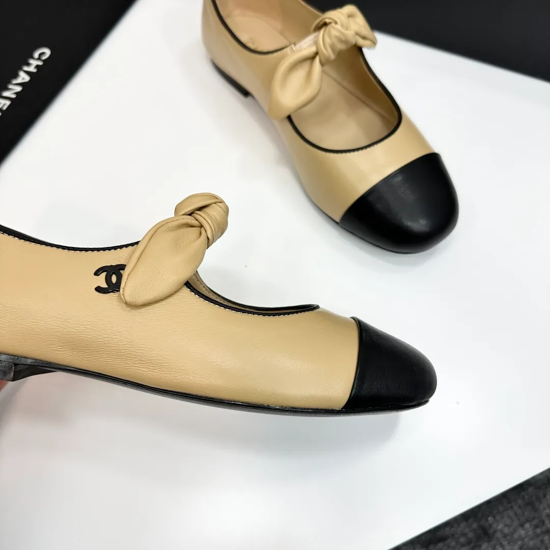 👟👟Ex-factory price 480👟👟 Chanel 25C Early Spring Mary Jane Shoes Series This season’s shoes are all great! The pure black Mary Jane is very comfortable on the feet and the upper leather is also very soft, so you don’t have to worry about rubbing your feet. The bunny ears are also very cute, and the black and white color matching and black fabric cover are very nice. Upper cowhide, inner sheepskin, genuine leather outsole Size: 35-39 40/41 Customized, non-refundable and non-exchangeable